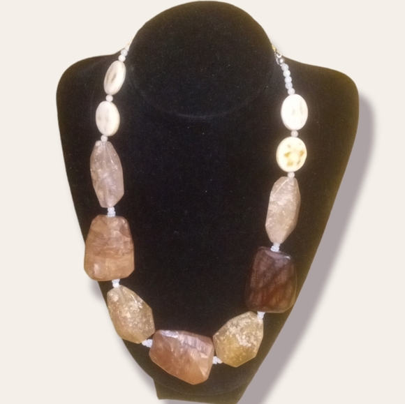 STATEMENT NECKLACE - Picture 1 of 3